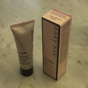 Luminous-wear liquid foundation, Ivory 4